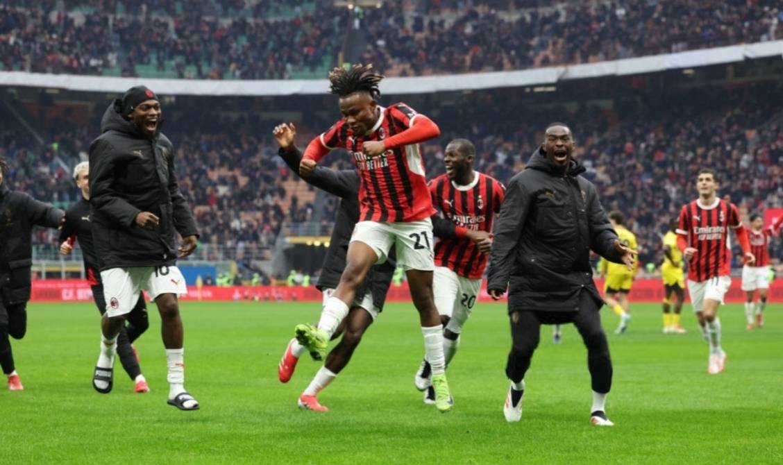 那不勒斯主场大胜,追赶尤文图斯 那不勒斯主场大胜,追赶尤文图斯