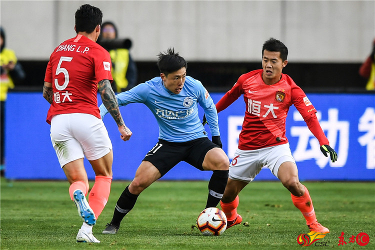 大连一方与广州恒大上演激烈对决