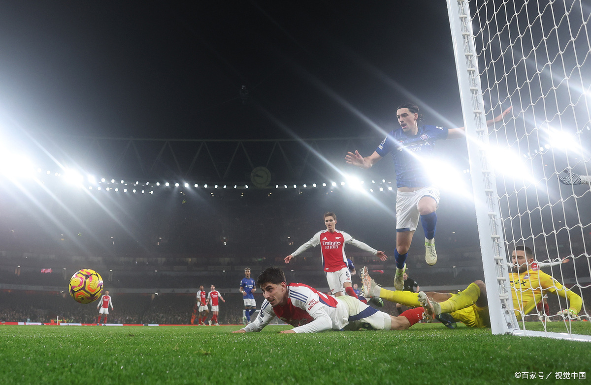 开云体育-包含基里巴斯队员在足球场上取得胜利的词条