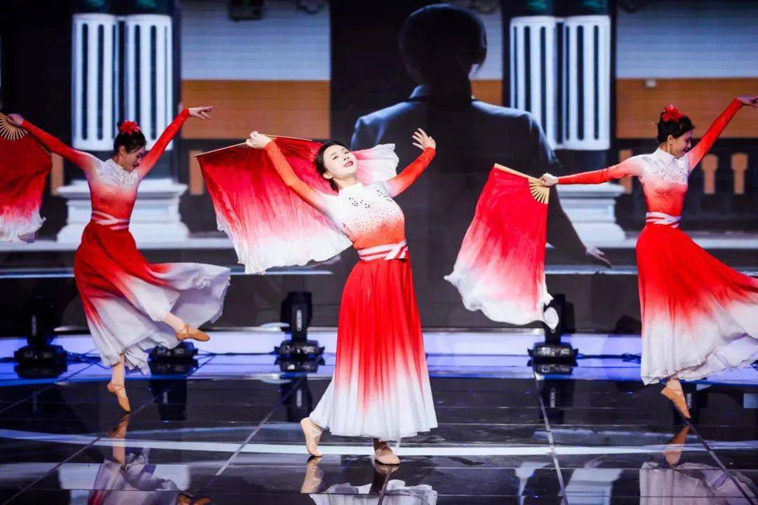 开云APP-激烈角逐背后的故事感人至深