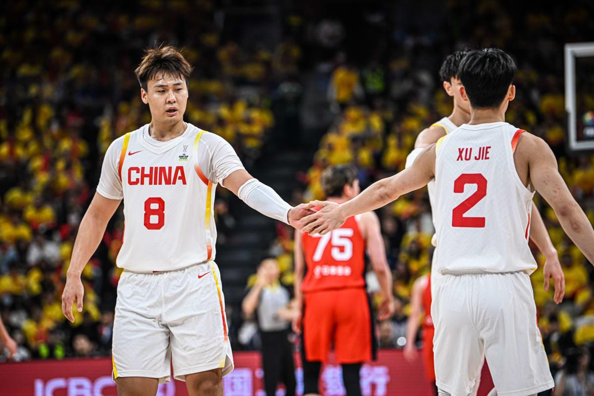 关于一场关键比赛结束，中国球队夺得三分的信息