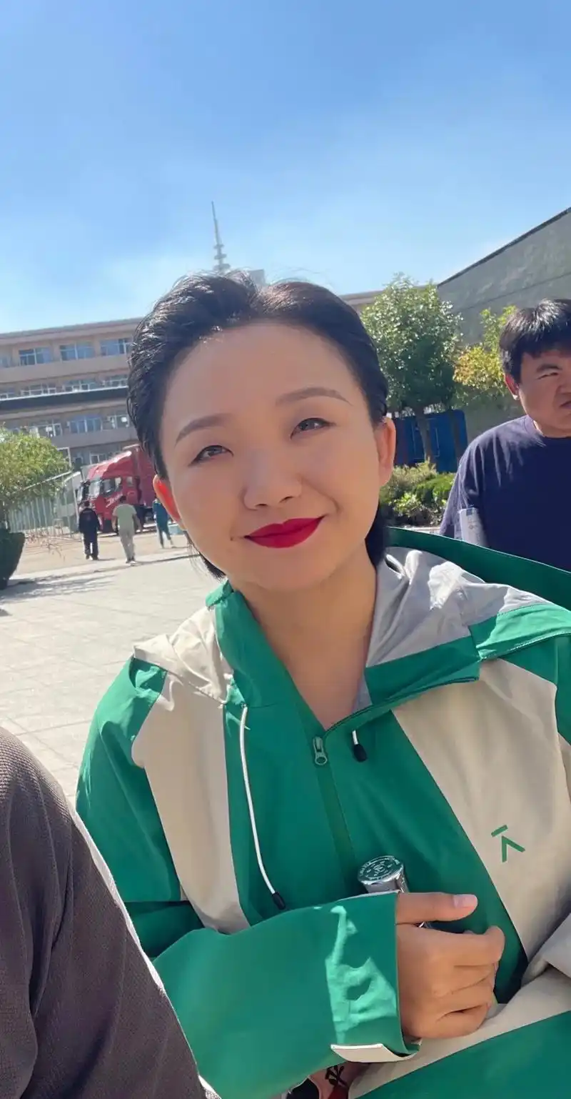 奋勇向前！参赛选手乘风破浪