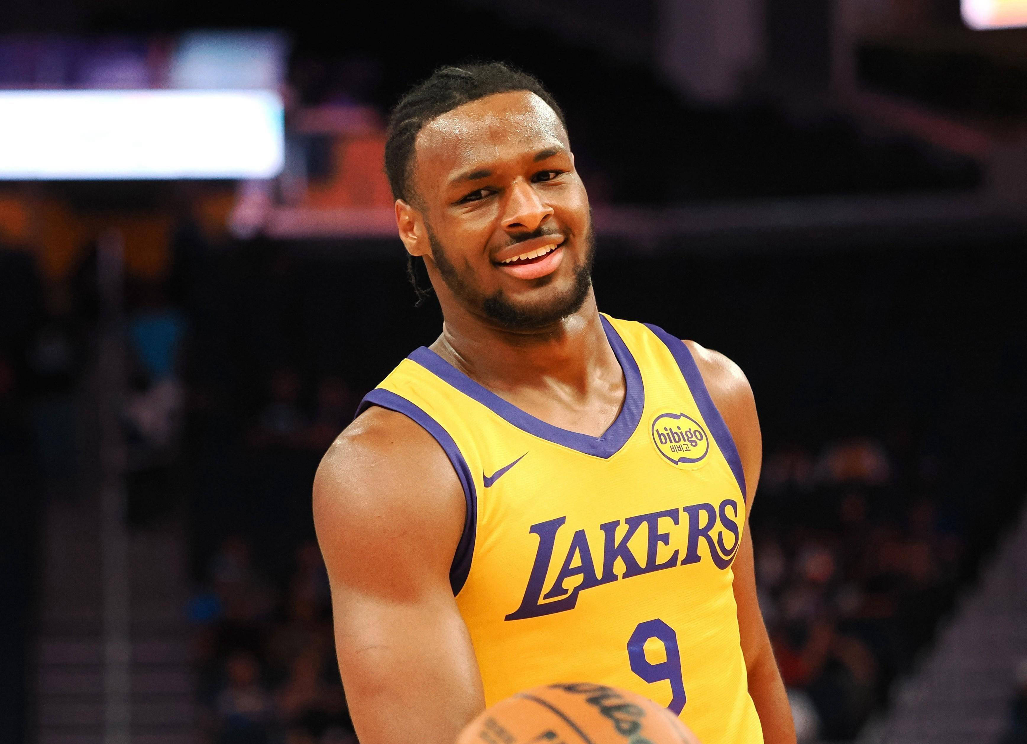 湖人队球员当选最佳新秀，成为新宠