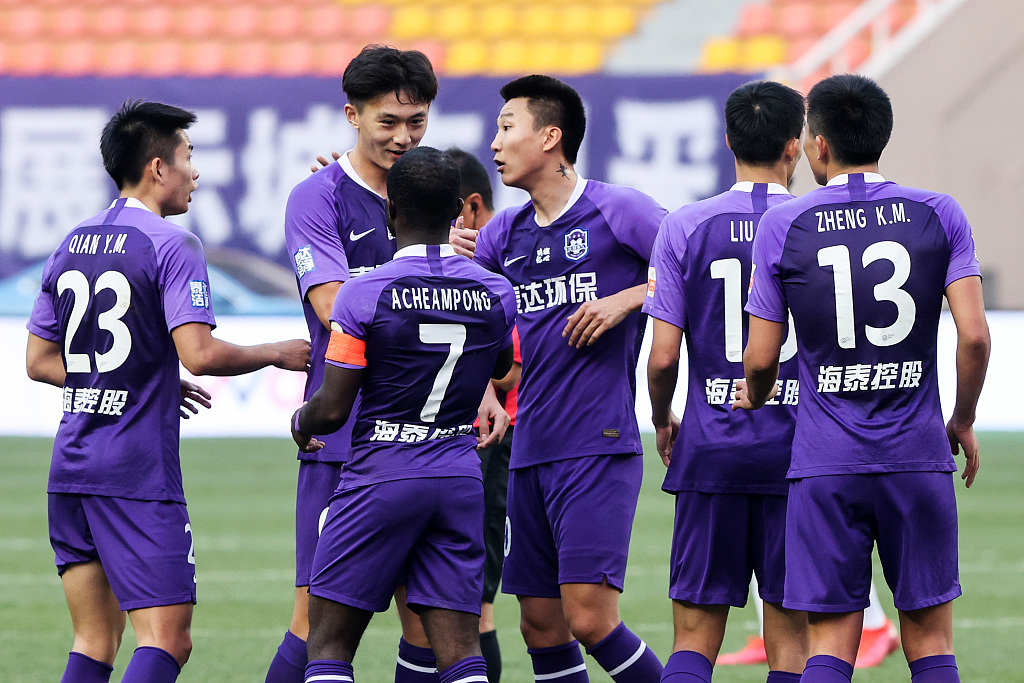 天津泰达主场战胜大连人，止住败局