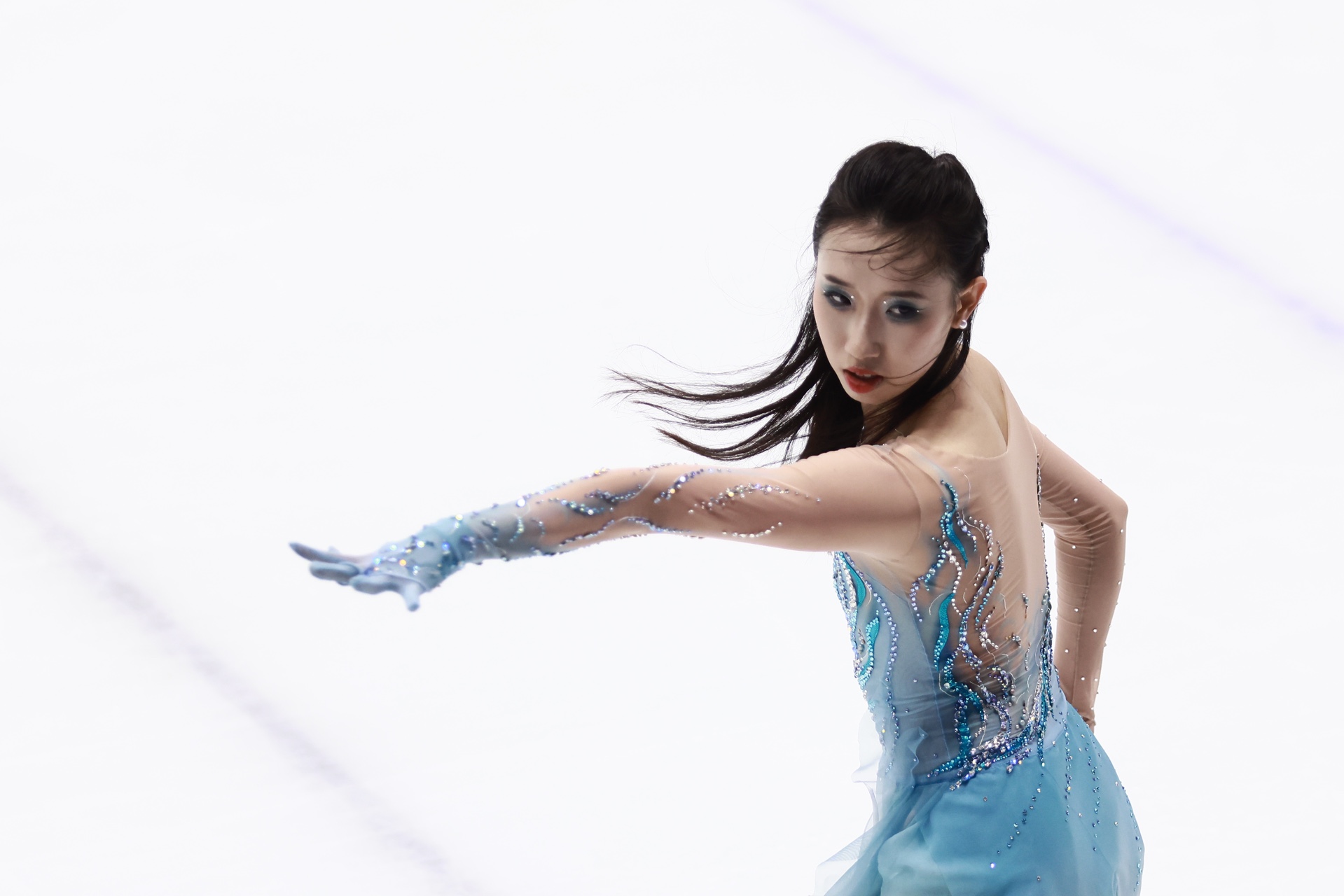 法国花样滑冰选手冰上飞翔，尽得风流