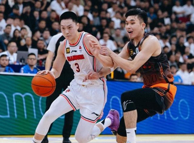 广东男篮晋级季后赛，壮大实力展现潜力