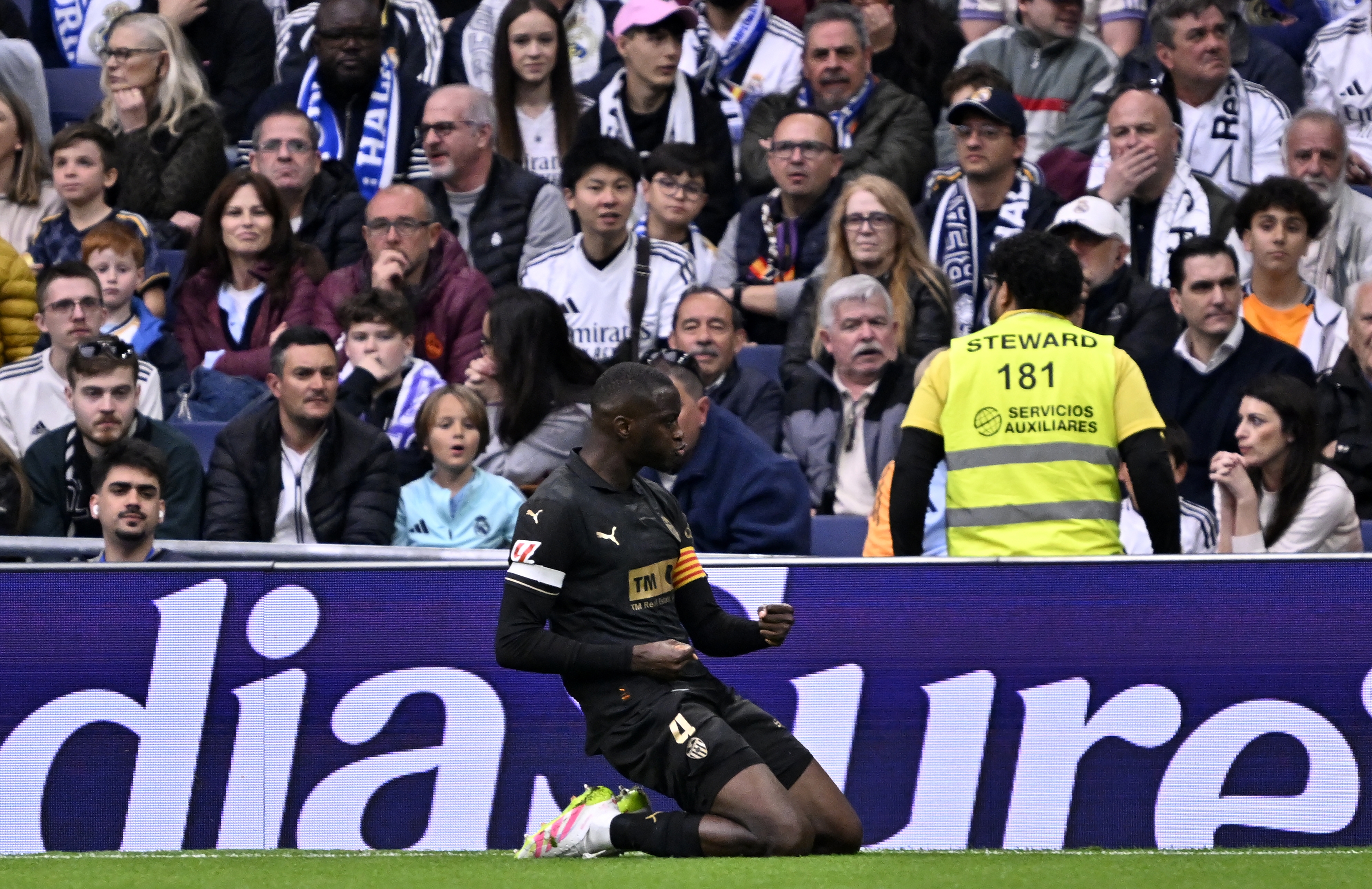 关于瓦伦西亚连续不胜，遭遇保级压力的信息