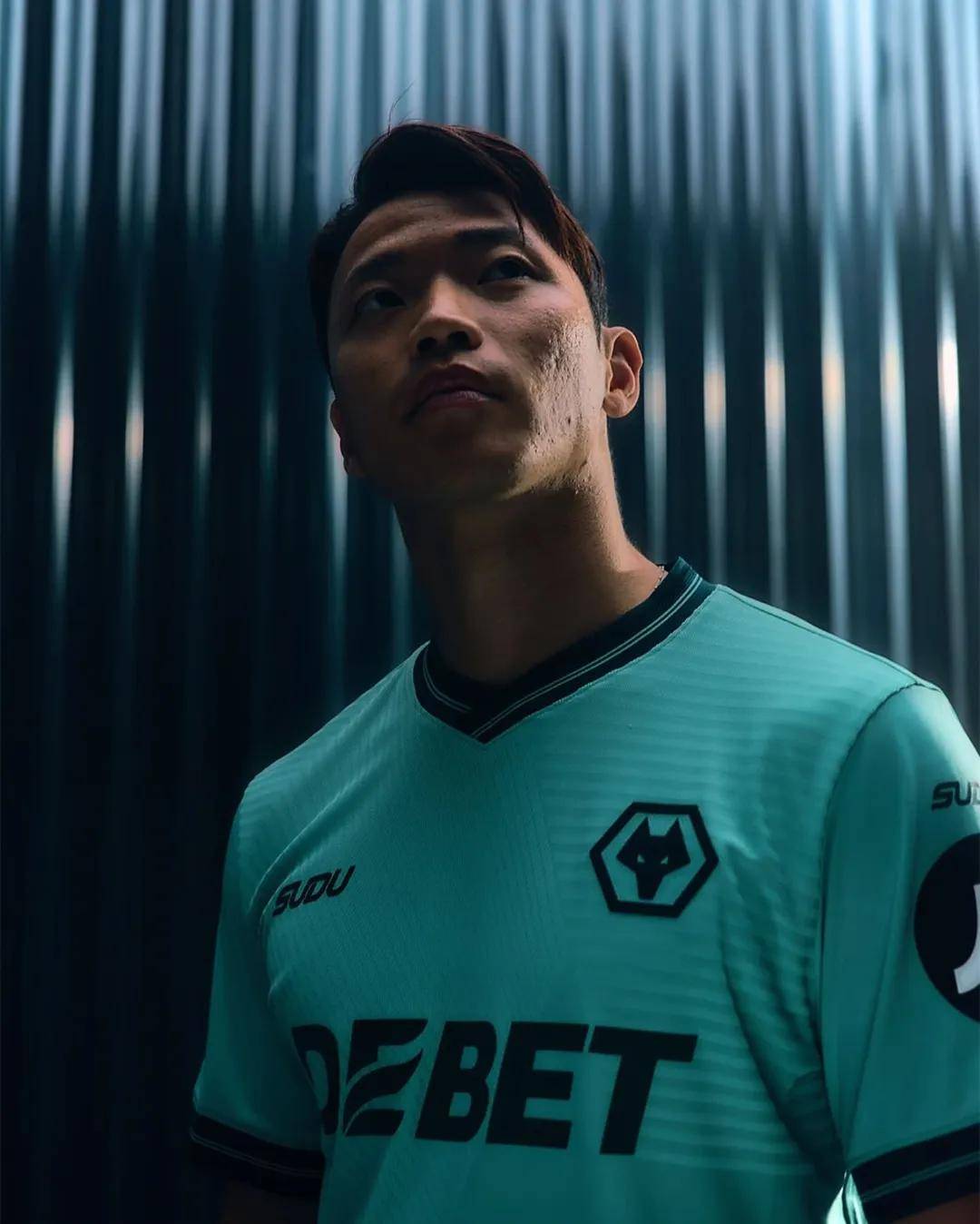 开云体育官方网站-狼队客场大胜，取得重要三分