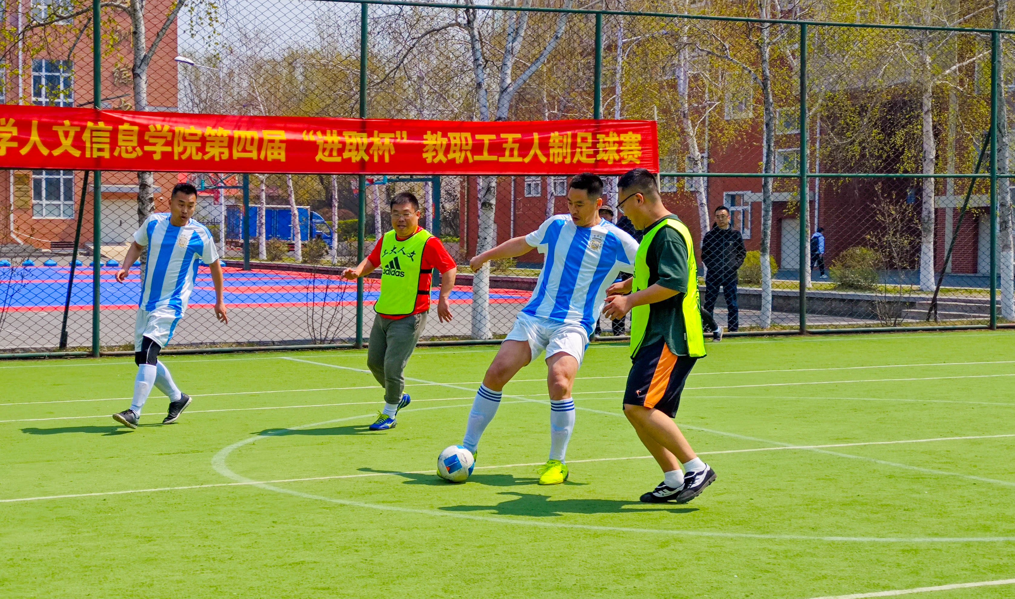 包含多项赛事连番开战,足球激情燃烧不退的词条 包含多项赛事连番开战,足球激情燃烧不退的词条