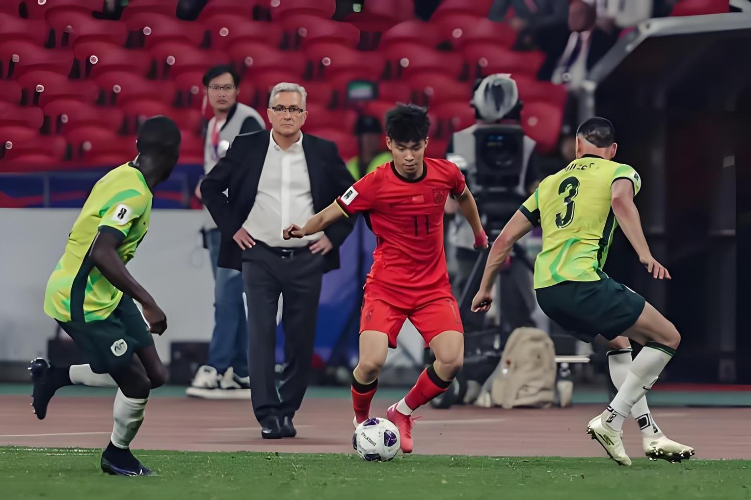 开云APP-赛场紧张刺激，球员全力以赴拼搏