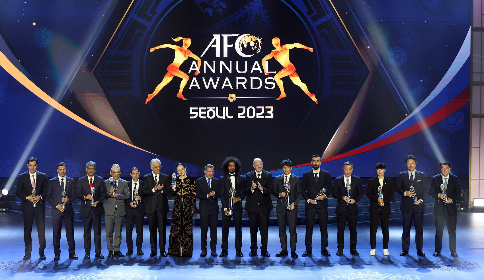 开云下载-韩国球员荣膺最佳射手殊荣