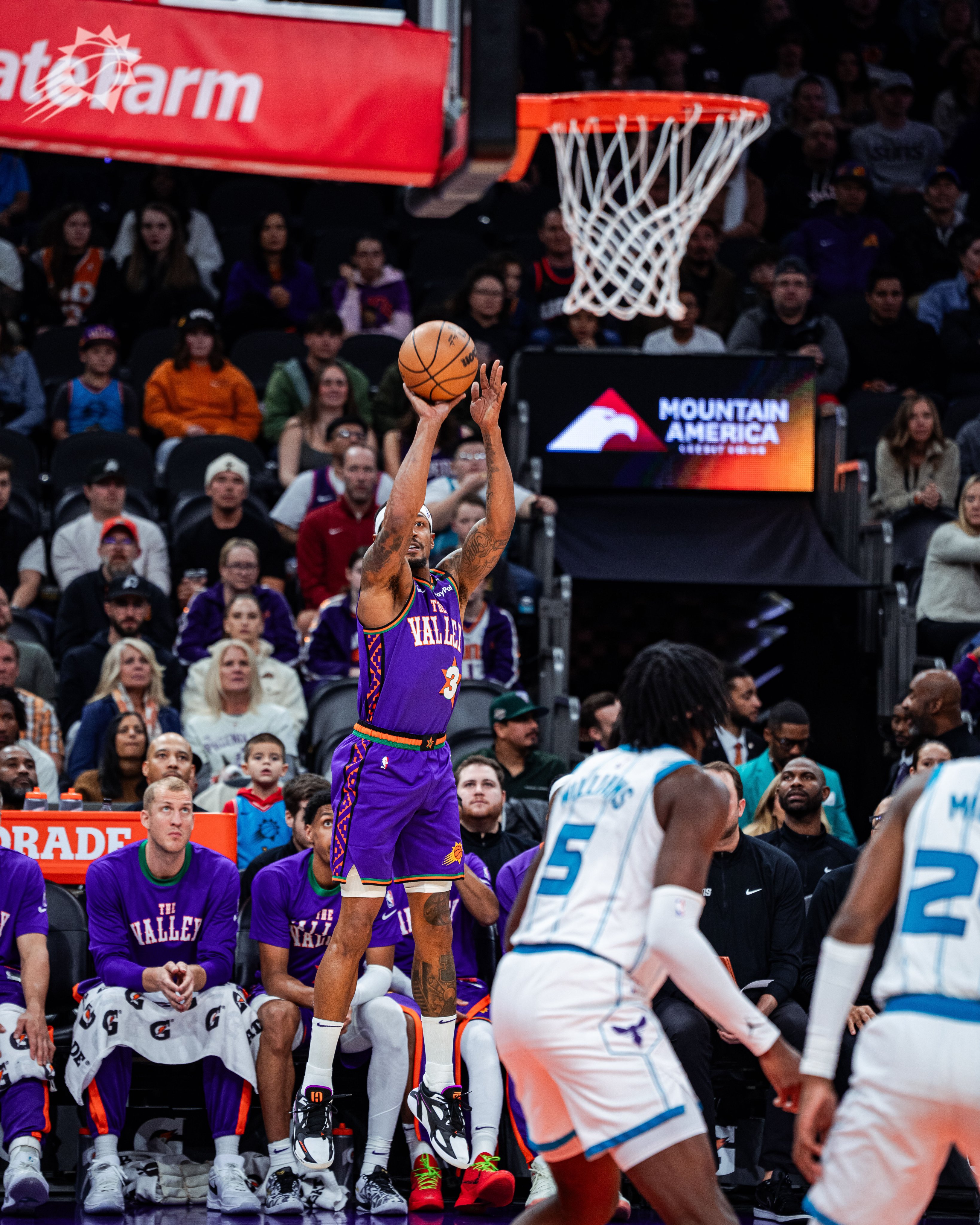 开云平台-步行者客场不敌黄蜂，沃伦全场分无助的简单介绍