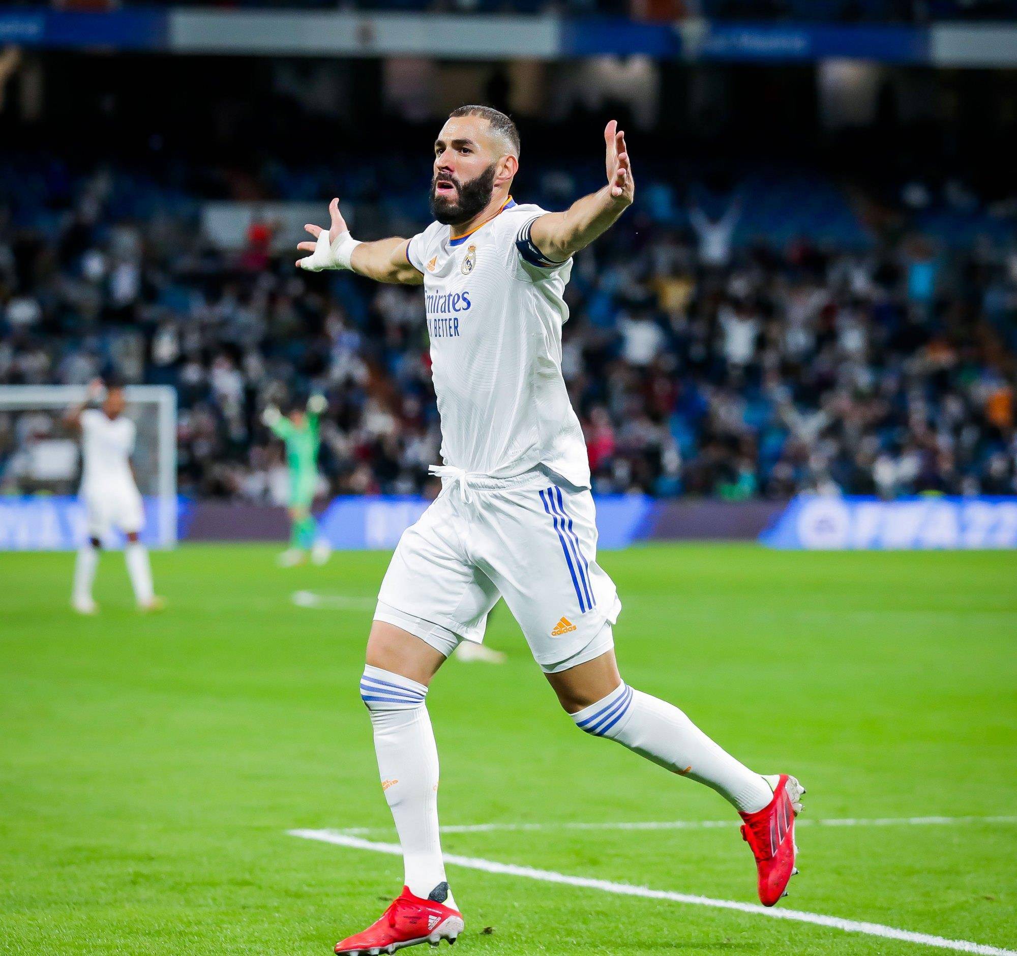 格尔内西奥大胜，赢得球迷掌声