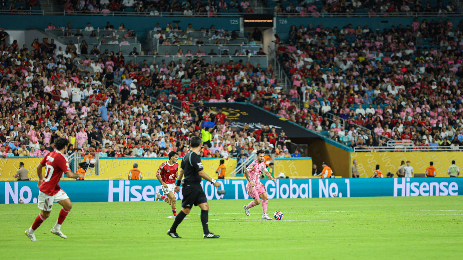 塞尔维亚门将成功化解多次危机