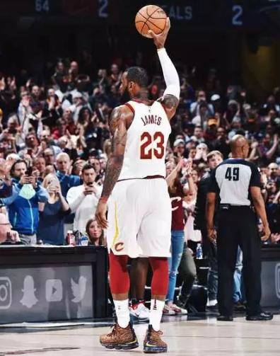 乔丹的破纪录让粉丝压倒性的简单介绍