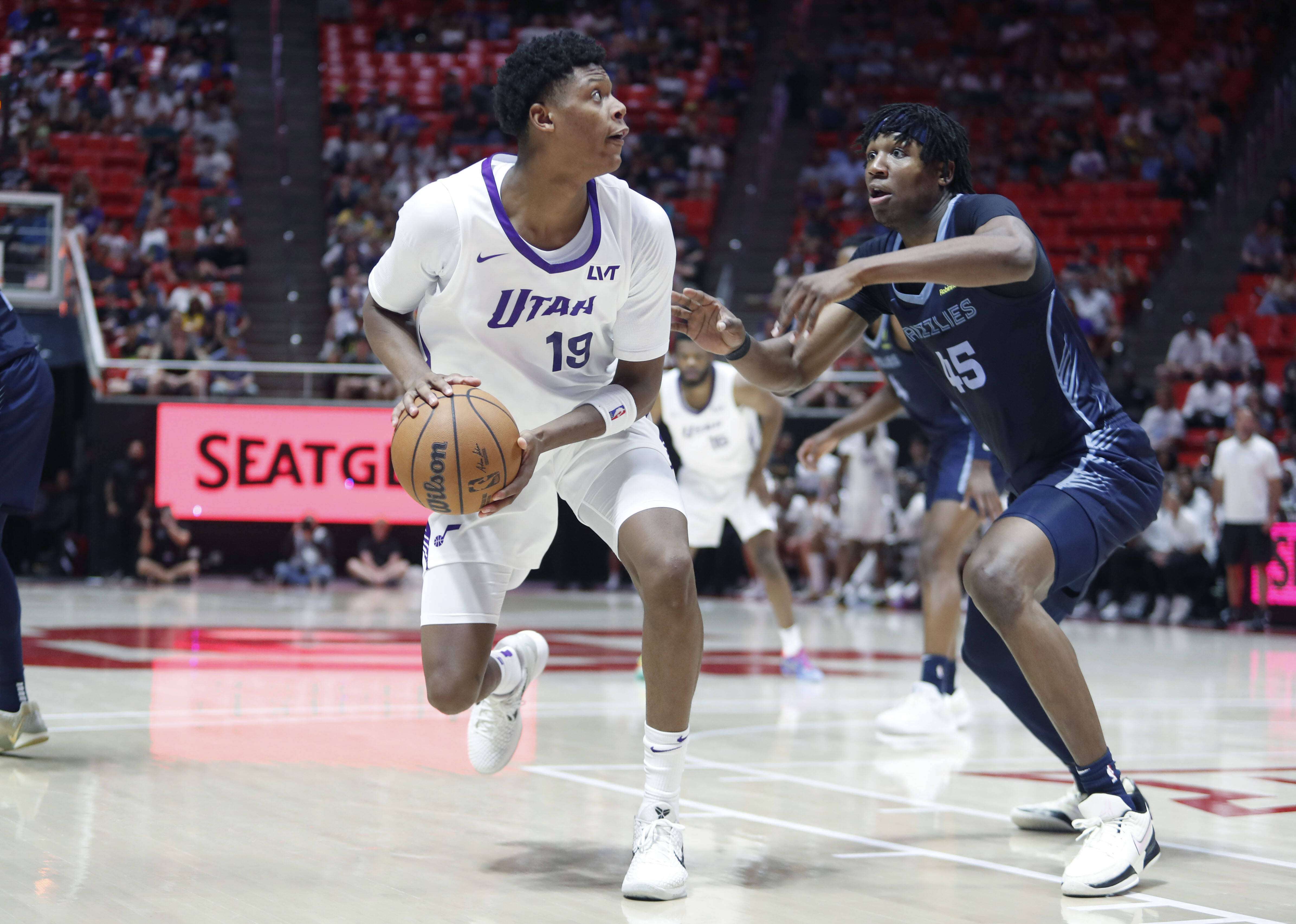 开云体育入口-新秀球员表现出众，获得球迷支持