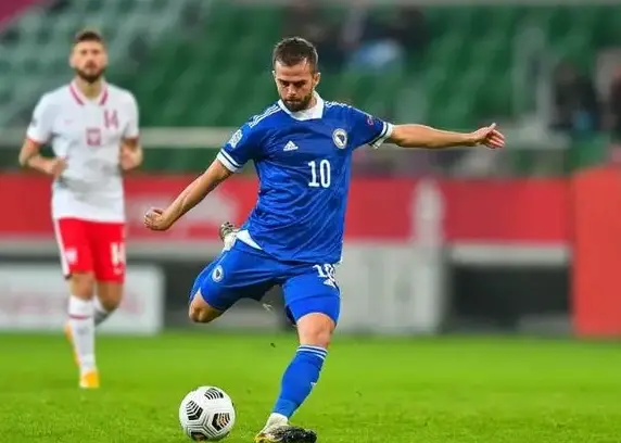 开云下载-关于冰岛队士气高涨，欧预赛比赛前途一片光明的信息