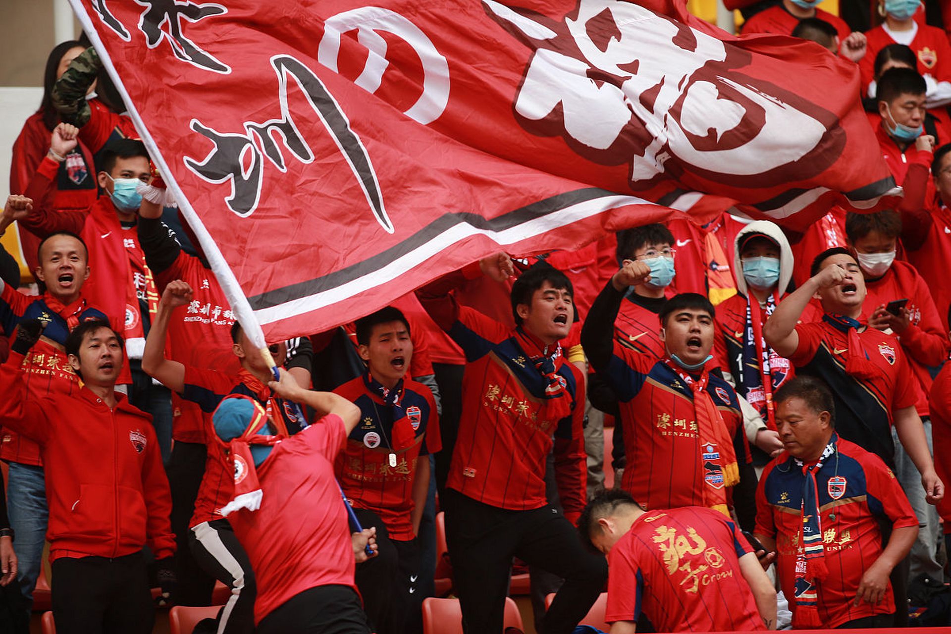 开云体育中国-足球比赛引人瞩目，各路豪强激烈争锋