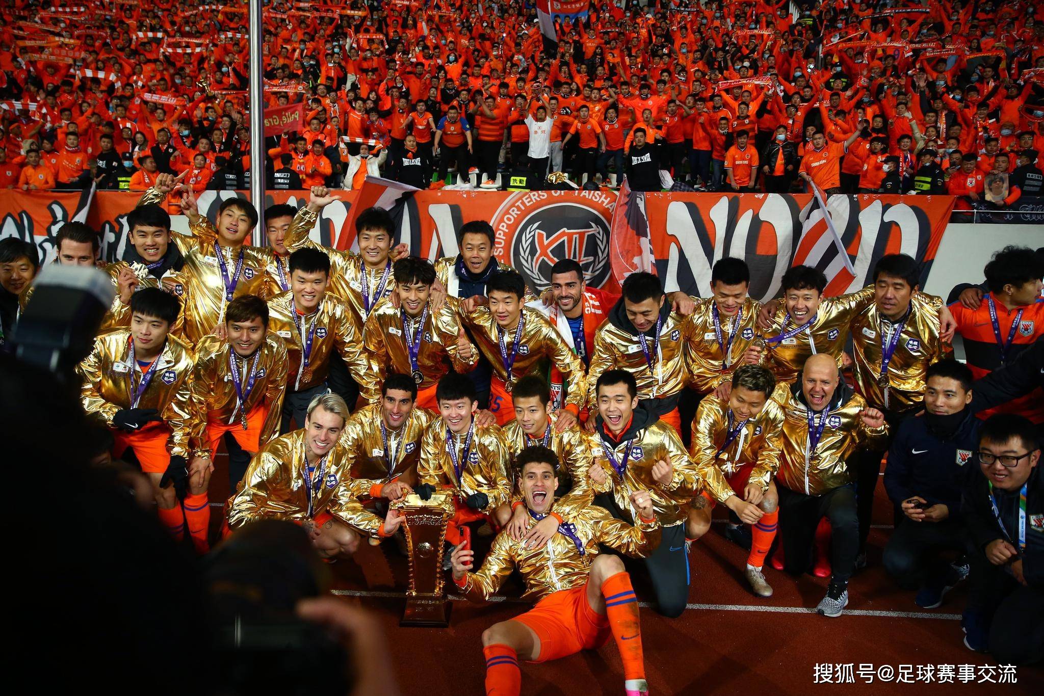 足球比赛引人瞩目，各路豪强激烈争锋