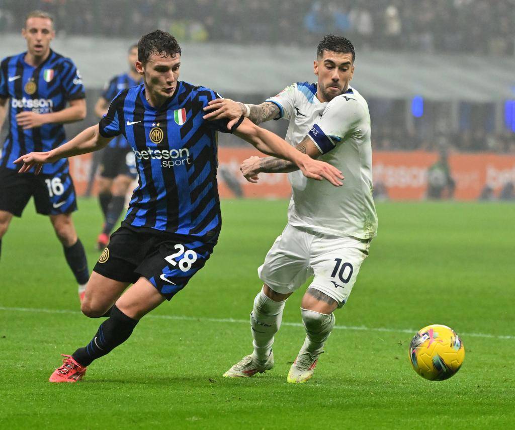 拉齐奥客场胜狼堡，取得欧冠资格