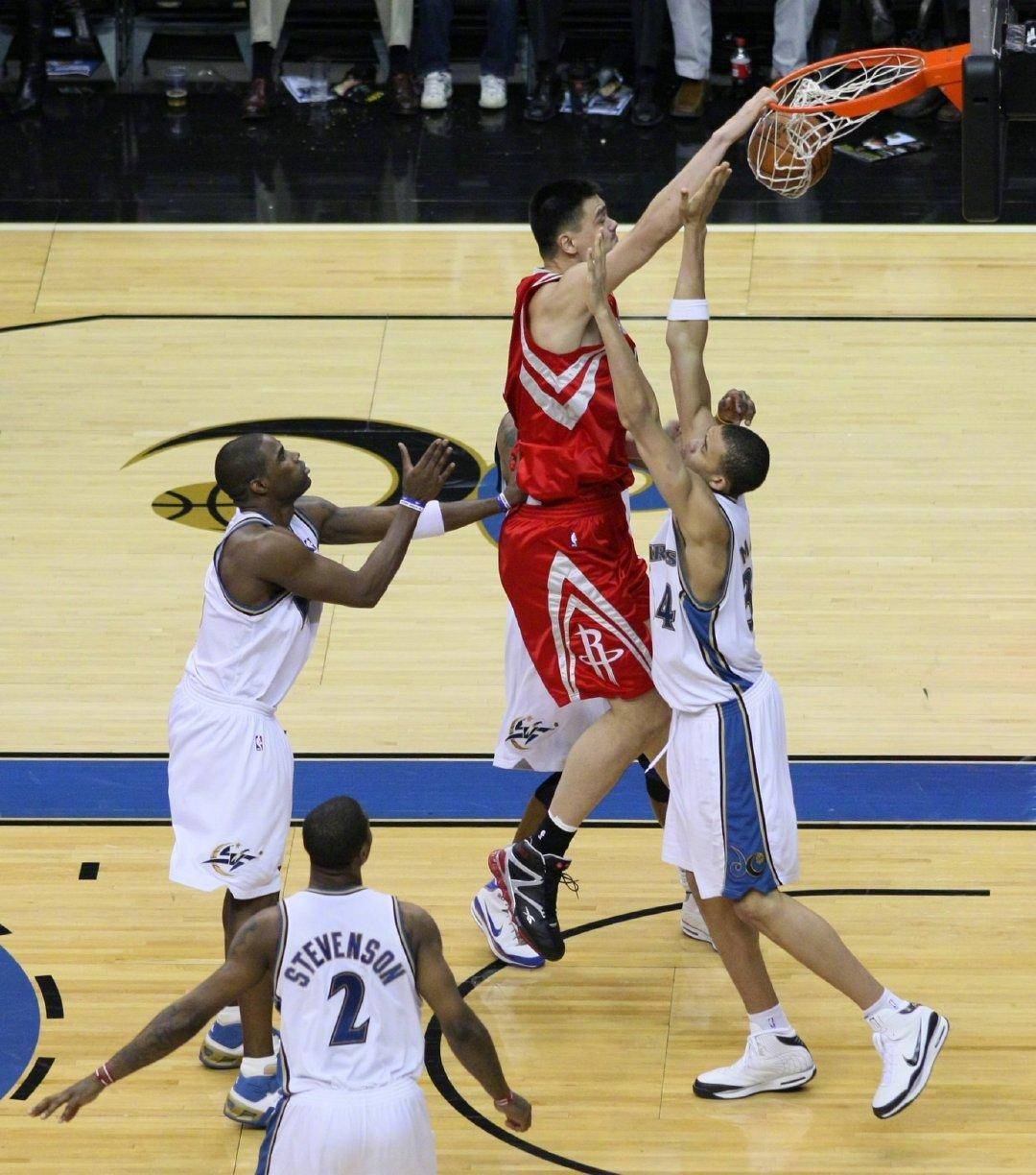 开云体育下载-赛季疯狂交锋，比分不断颠簸，结果扑朔迷离的简单介绍