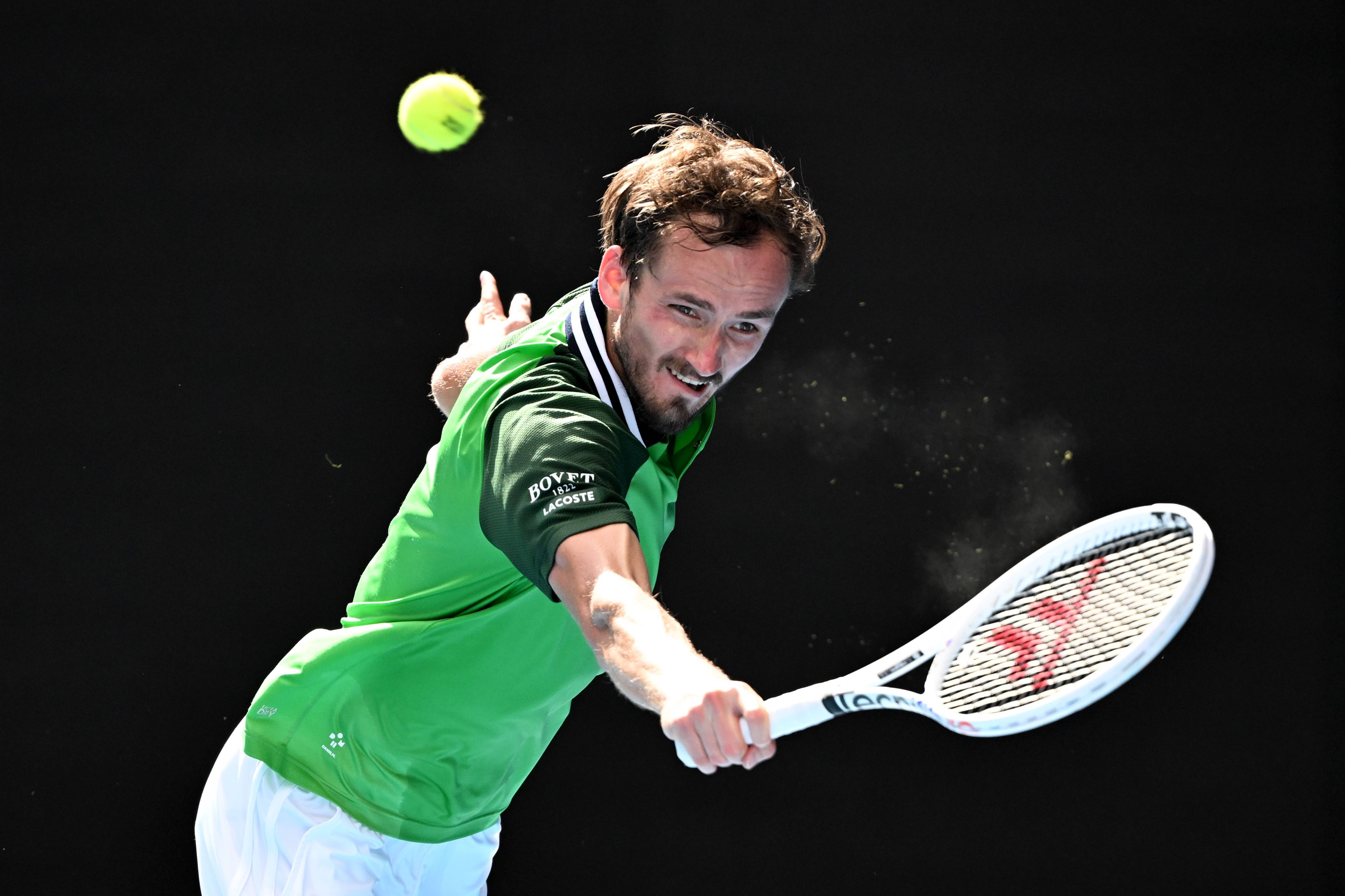 包含欧洲网球队完胜西班牙网球队，梅德韦杰夫爆发神勇的词条