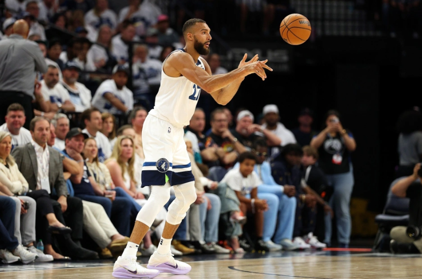 魔术轻取雷霆，戈贝尔点燃赛场的简单介绍