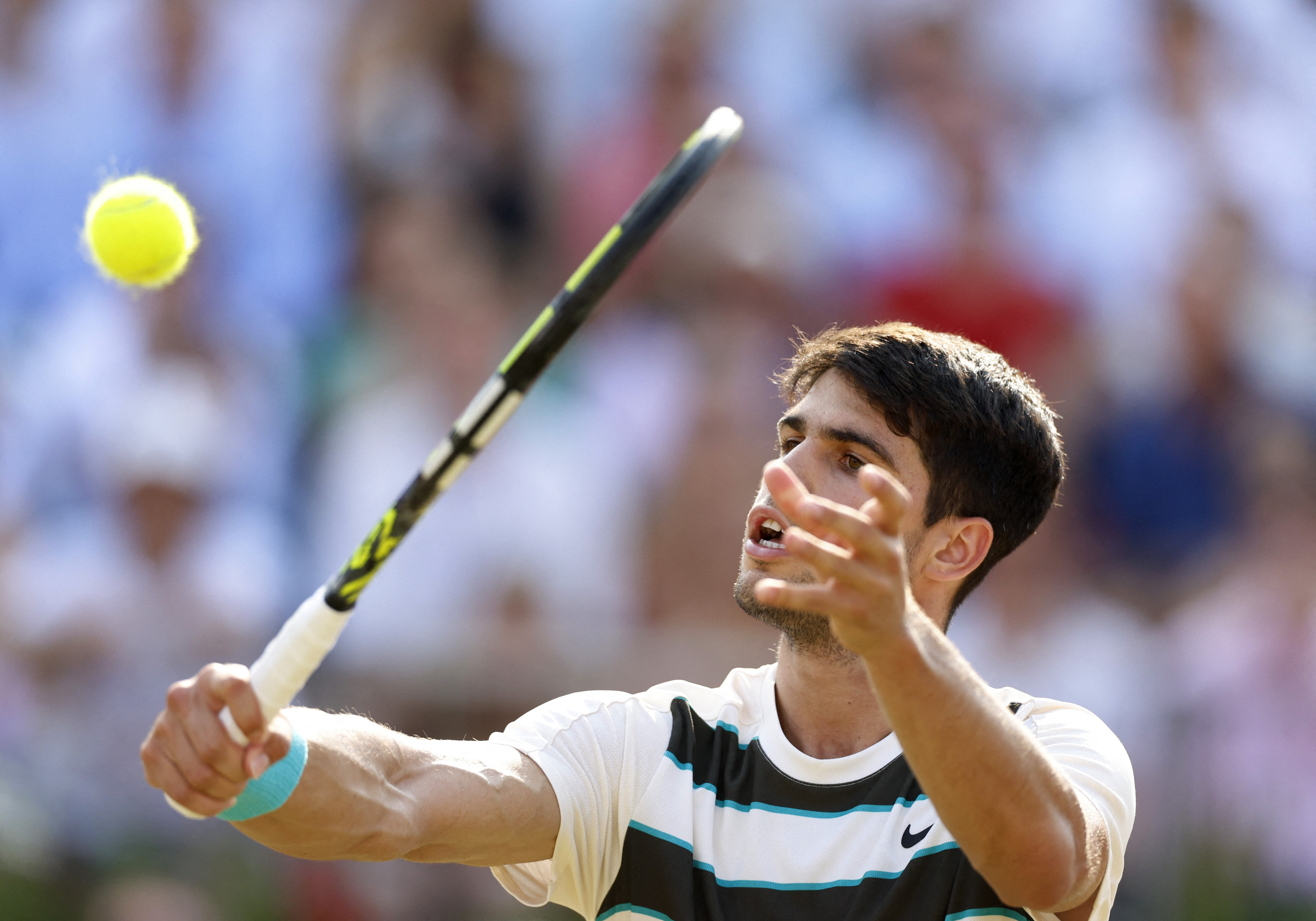 开云平台-戴维斯杯翻盘拉沃尔杯，阿尔卡拉斯刷新纪录的简单介绍