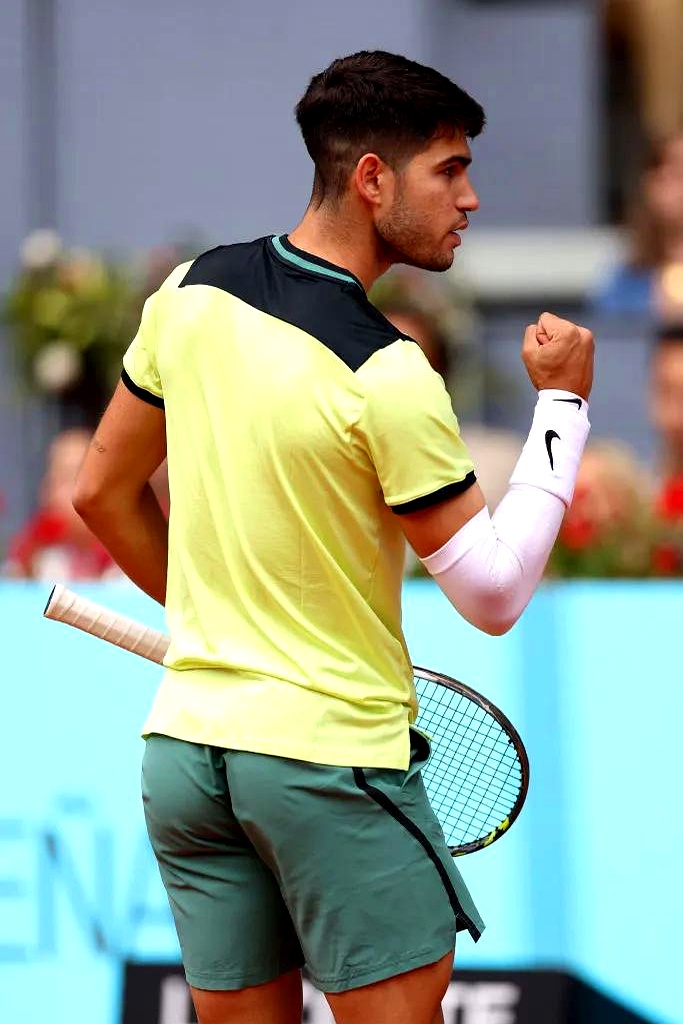 戴维斯杯翻盘拉沃尔杯，阿尔卡拉斯刷新纪录的简单介绍