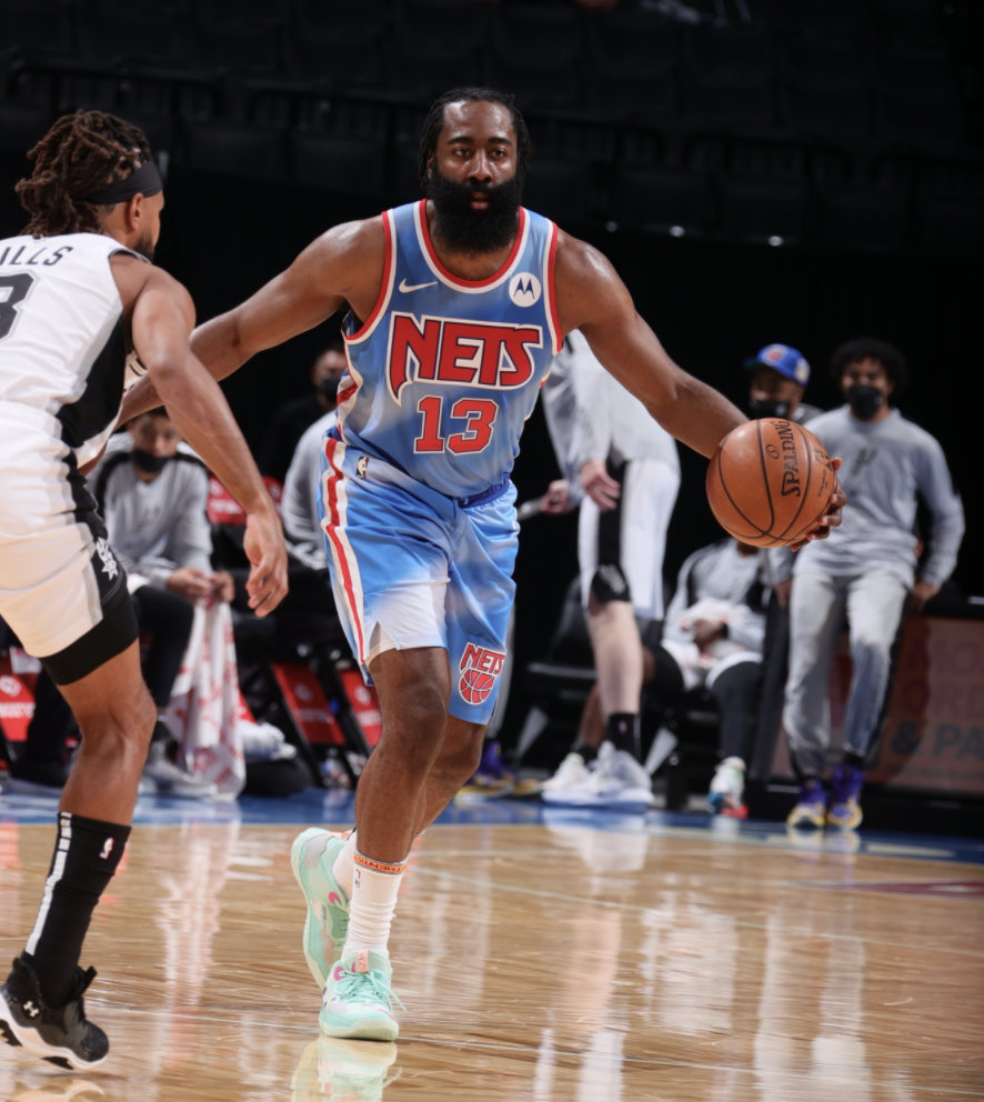 篮网轻取广东队，哈登高光表现